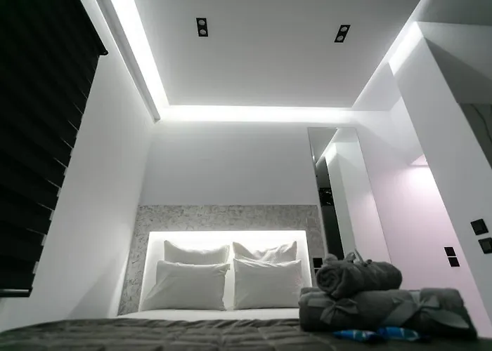 Μarble Suite. 40Sqm Center. Gas Heating. Private Entrance.Secured24H