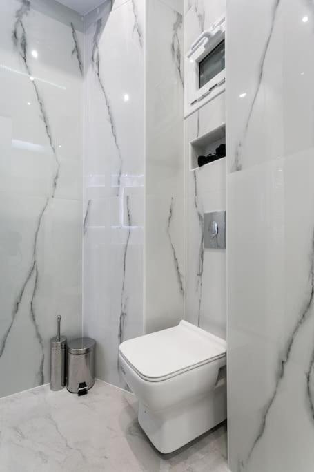 Appartement μarble Suite. 40sqm Center. Gas Heating. Private Entrance.secured24h