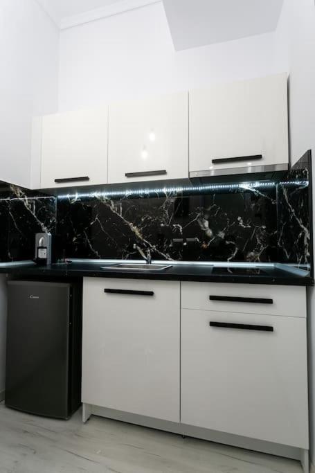 Appartement μarble Suite. 40sqm Center. Gas Heating. Private Entrance.secured24h *
