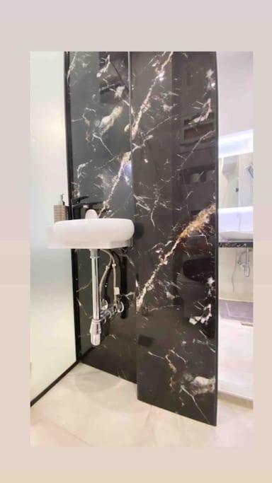 μarble Suite. 40sqm Center. Gas Heating. Private Entrance.secured24h * Tesalónica