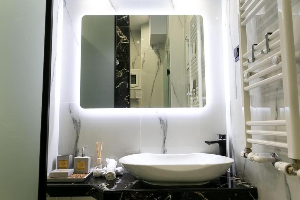 μarble Suite. 40sqm Center. Gas Heating. Private Entrance.secured24h *
