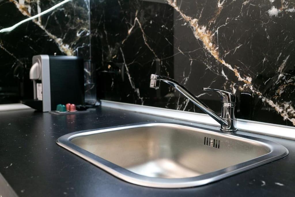 μarble Suite. 40sqm Center. Gas Heating. Private Entrance.secured24h Apartment Thessaloniki