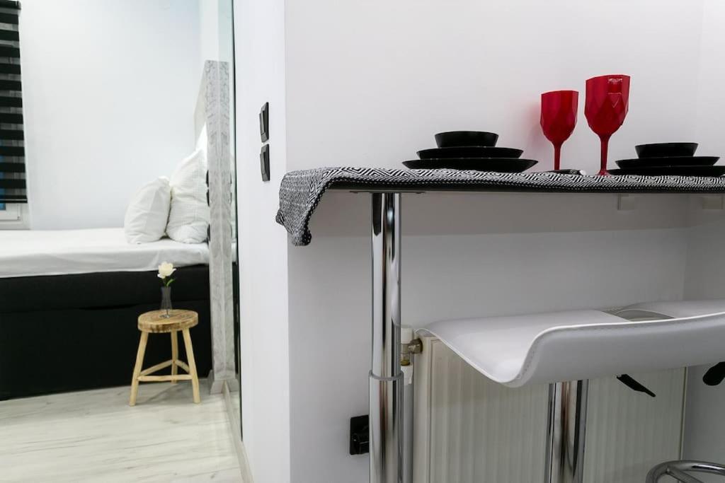 μarble Suite. 40sqm Center. Gas Heating. Private Entrance.secured24h *
