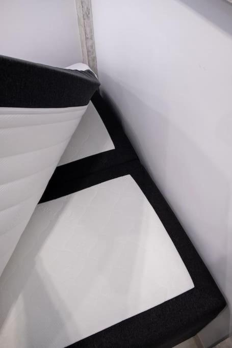 μarble Suite. 40sqm Center. Gas Heating. Private Entrance.secured24h Tesalónica