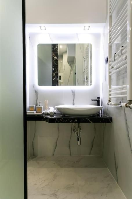μarble Suite. 40sqm Center. Gas Heating. Private Entrance.secured24h Apartment Thessaloniki