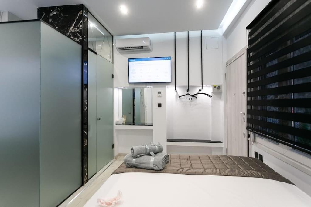 μarble Suite. 40sqm Center. Gas Heating. Private Entrance.secured24h