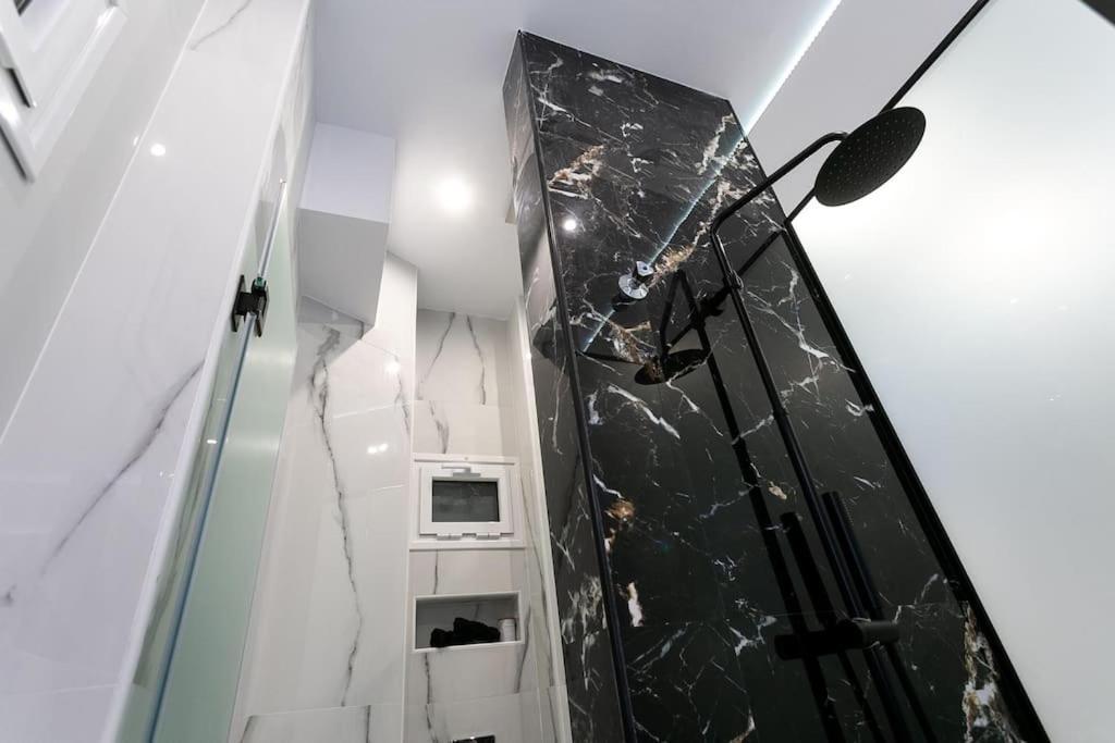 μarble Suite. 40sqm Center. Gas Heating. Private Entrance.secured24h Apartment
