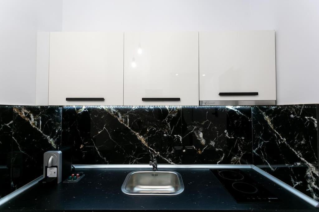 Appartement μarble Suite. 40sqm Center. Gas Heating. Private Entrance.secured24h *