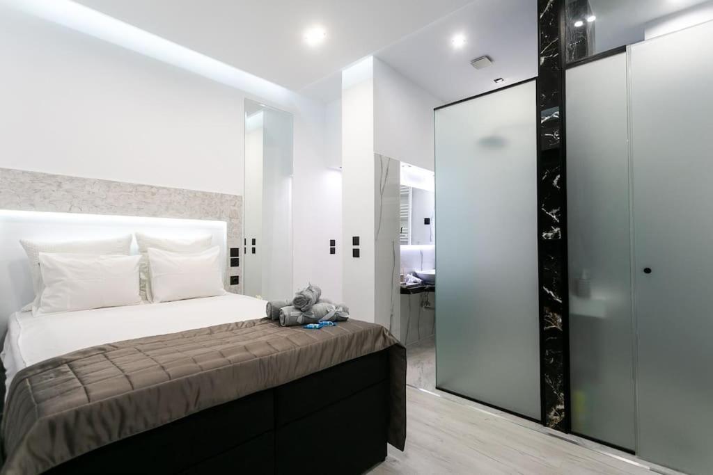 Appartement μarble Suite. 40sqm Center. Gas Heating. Private Entrance.secured24h *